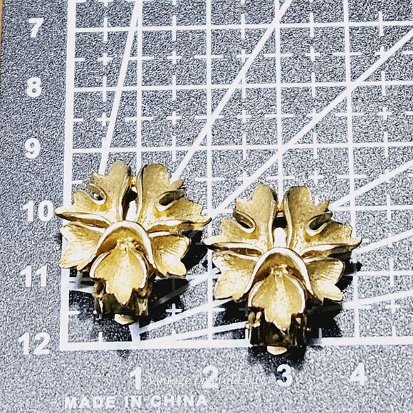 Vintage Gold Tone Plated Greek Leaf Earrings Not Pierced Golden Clip-on Woman's - Picture 8 of 10